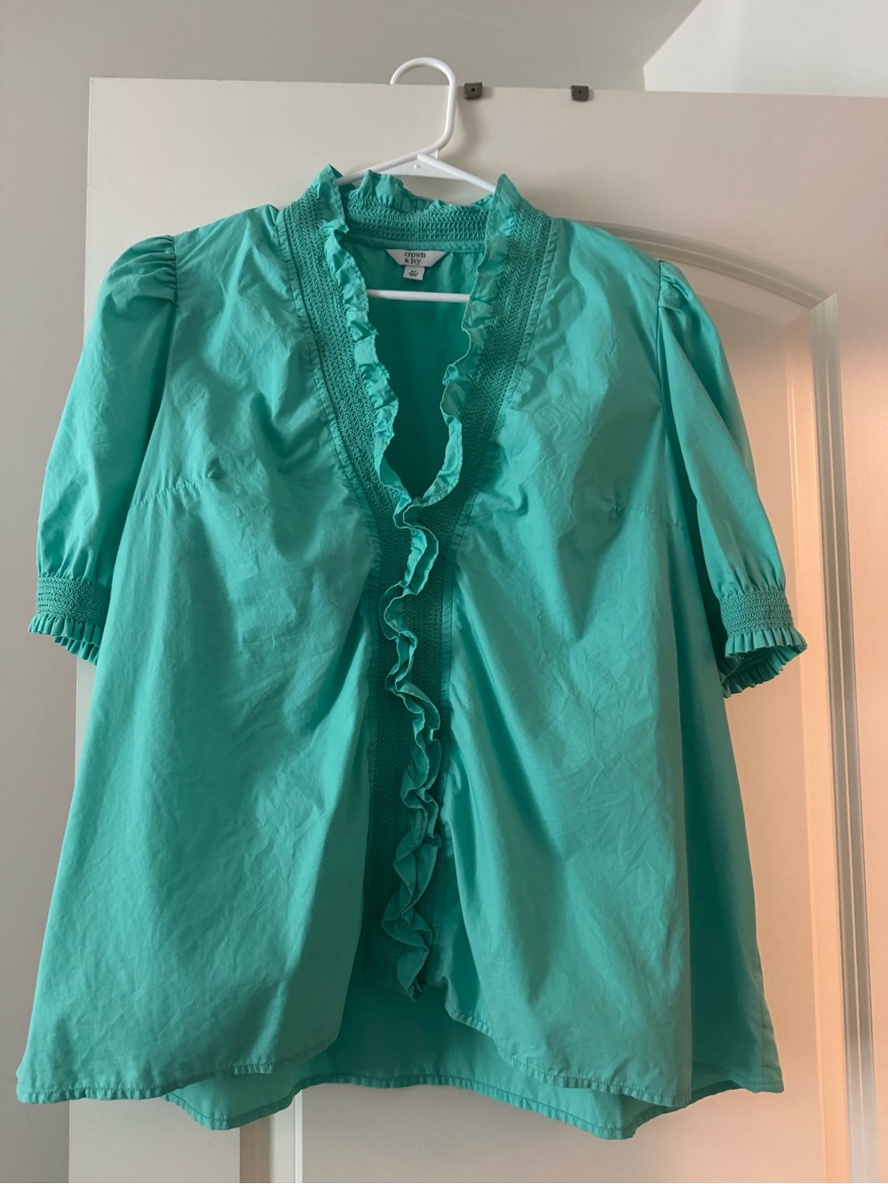 crown & ivy Teal Ruffled V-Neck Puff Sleeve Blouse